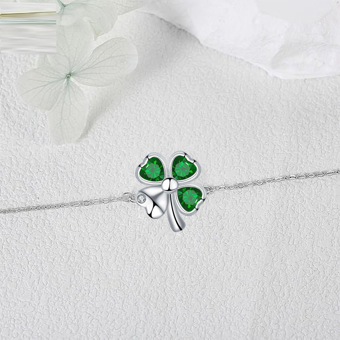 A Set Of Four-leaf Clover Bracelets And Earrings For Women