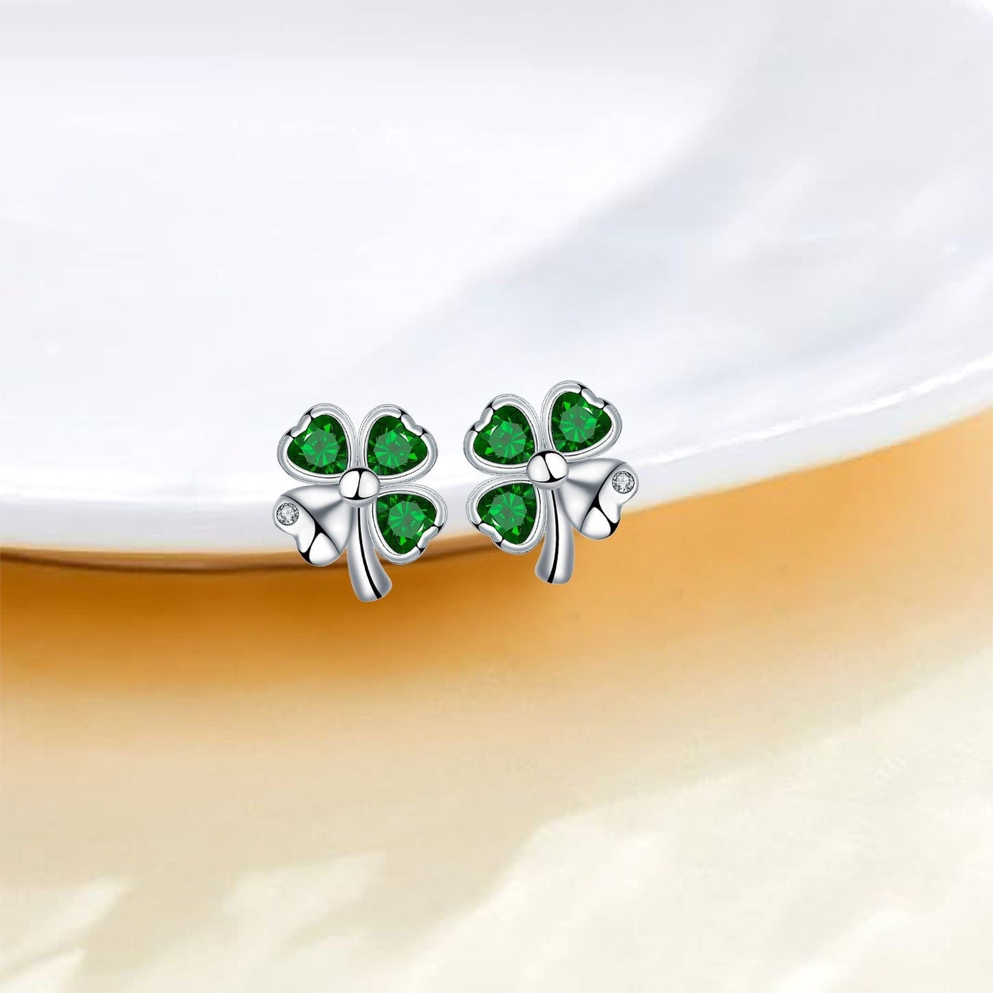 A Set Of Four-leaf Clover Bracelets And Earrings For Women