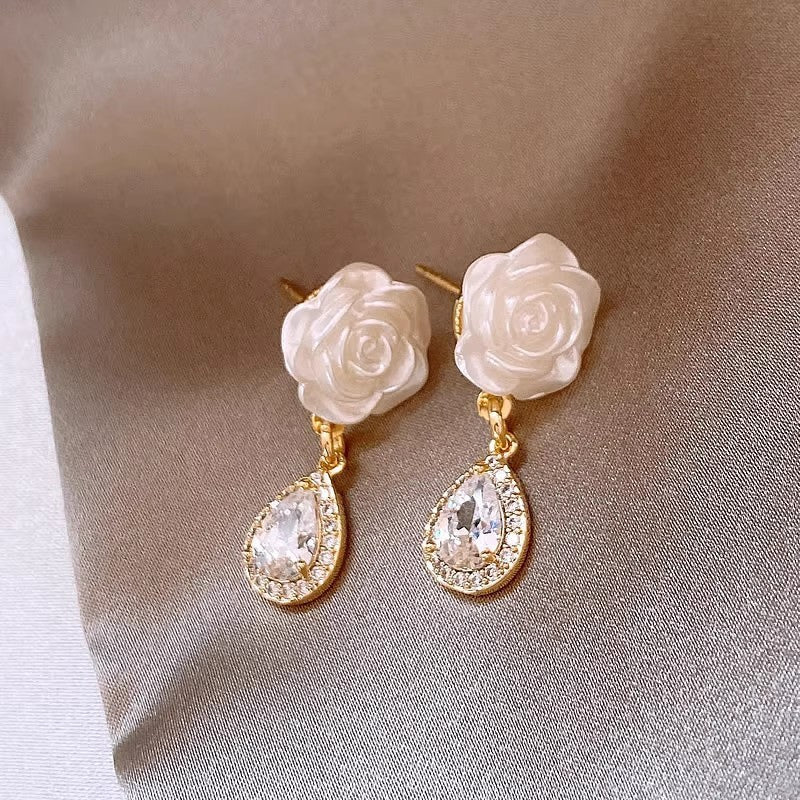 White Camellia Mosquito Coil No Pierced Female Earrings